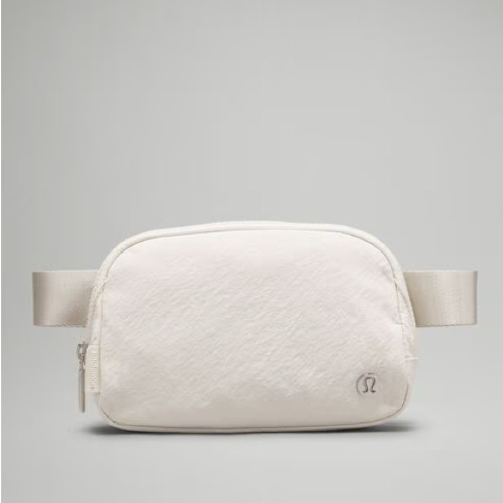 5 for $120 🍋 LULULEMON // Everywhere Belt Bag 1L Style Number: U9BG1S (Unisex)